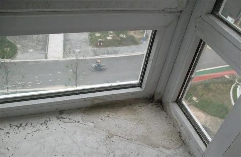 窗户漏水维修